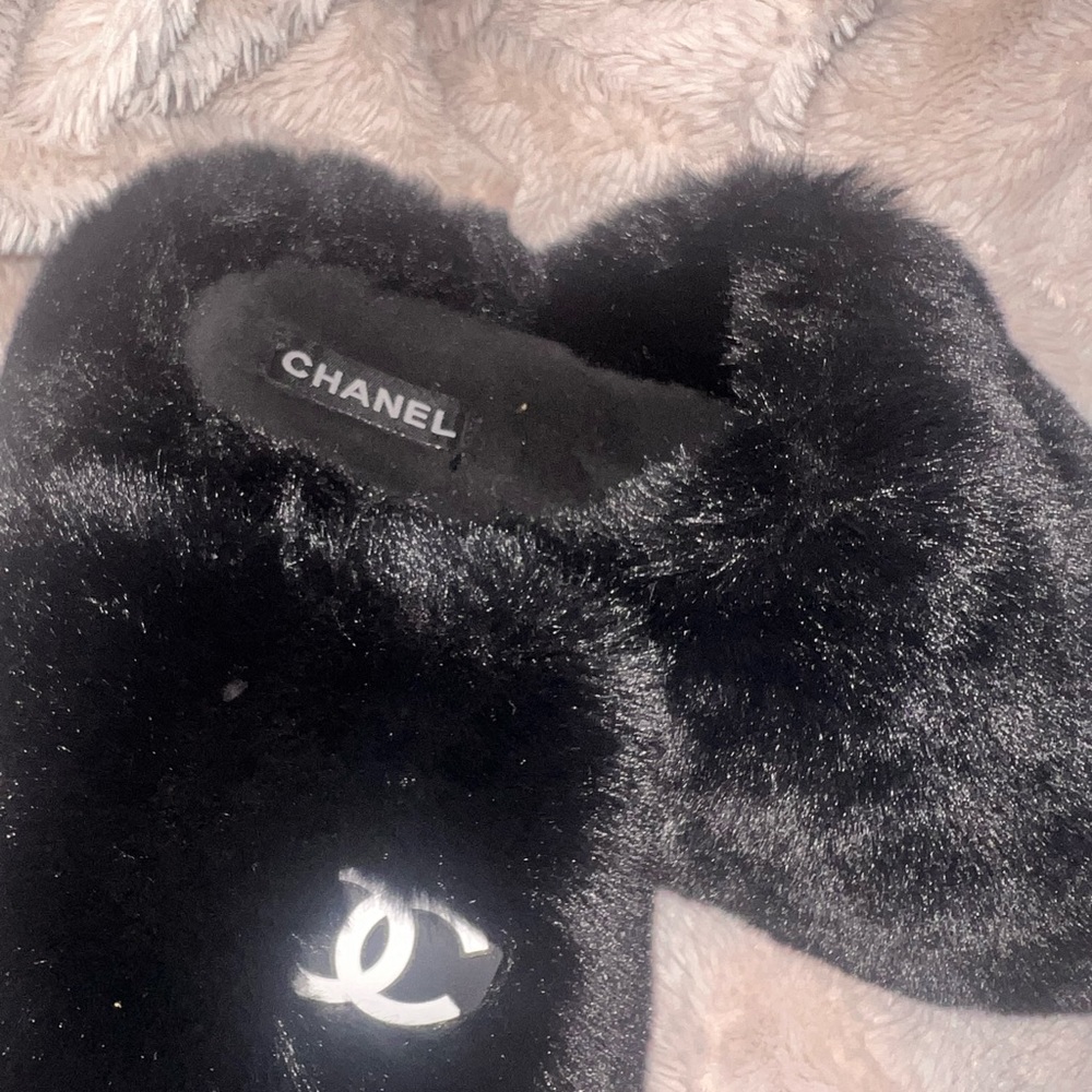Black fuzzy chanel slippers
